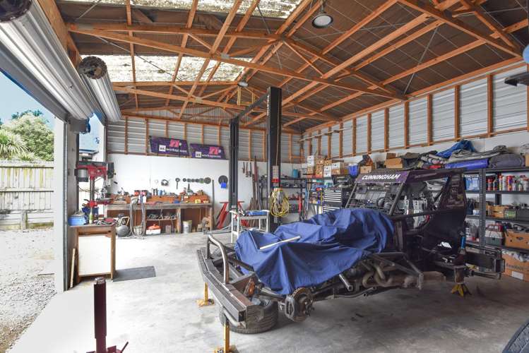 11 Russell Road Fairy Springs_19