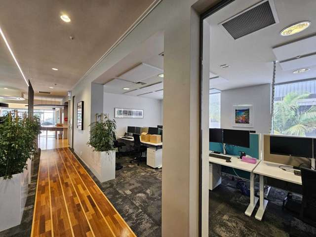 Front/87 Hurstmere Road Takapuna_3