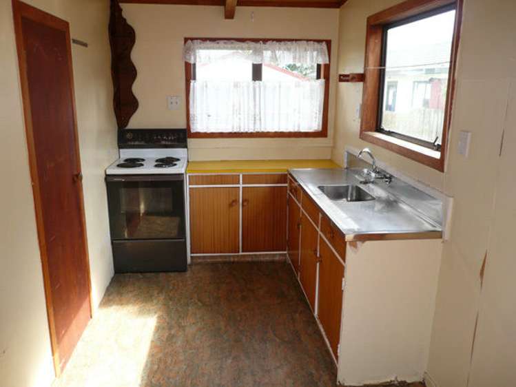 205 The Square Whangamata_7