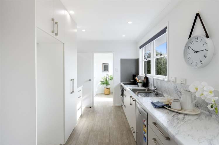 28 Woodford Avenue Brookfield_13