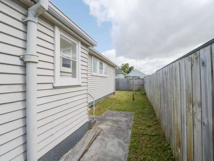 1 Pinfold Avenue Hamilton East_7