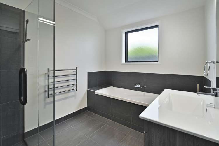 22 Read Crescent Clive_11