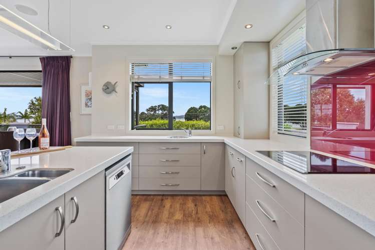 16 Fred Carr Place One Tree Point_7