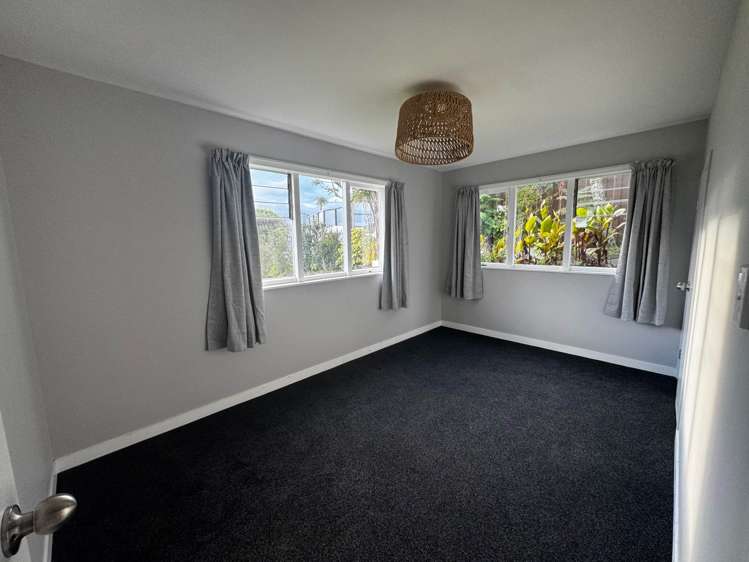 27 Highland Avenue Titirangi_9