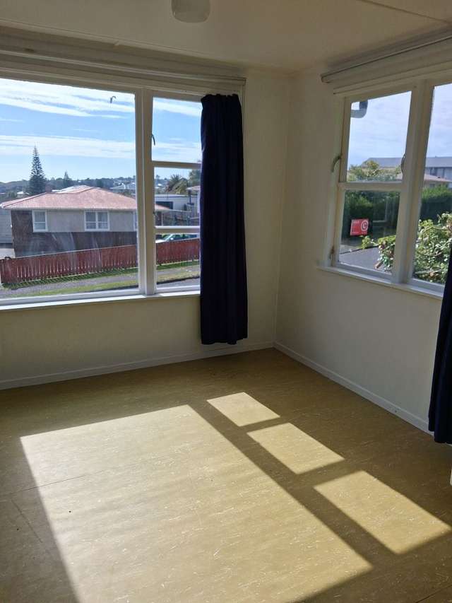 80 Arahura Crescent Waitangirua_3