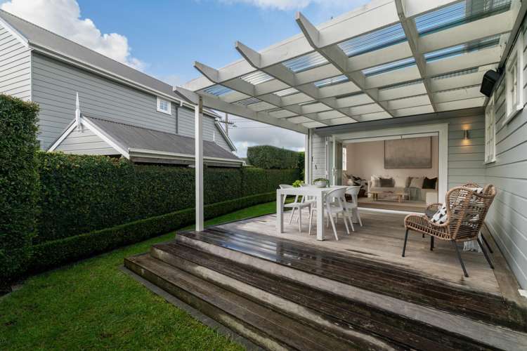 34 Beach Road Northcote Point_18