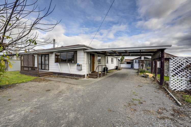 408 Murdoch Road West_0