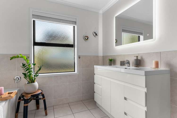 71 Pyle Road West One Tree Point_14