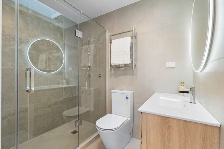 1 Murray Grey Lane Karaka_13