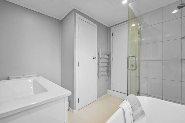 504 Beach Road Murrays Bay_10