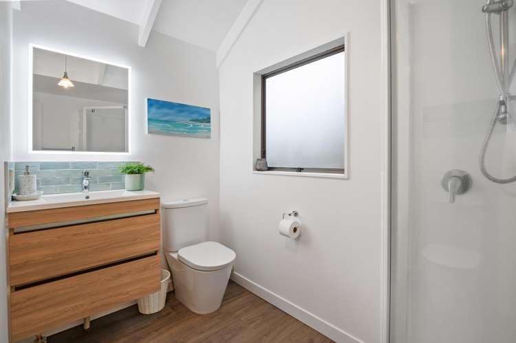 10 Raroa Terrace Waiatarua_18