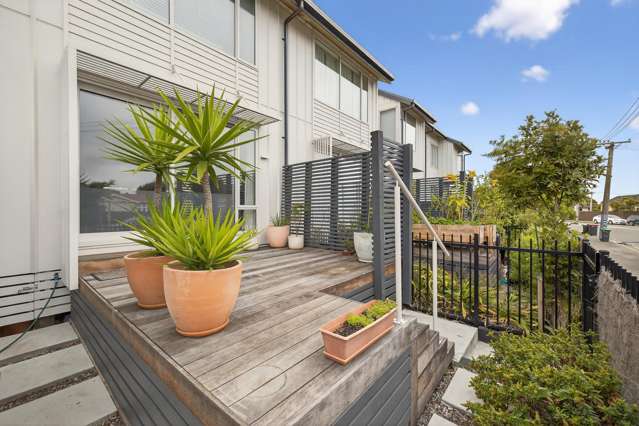 Relaxed Beachside Living Made Easy