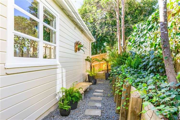 8a Shanaway Rise Hillcrest_14