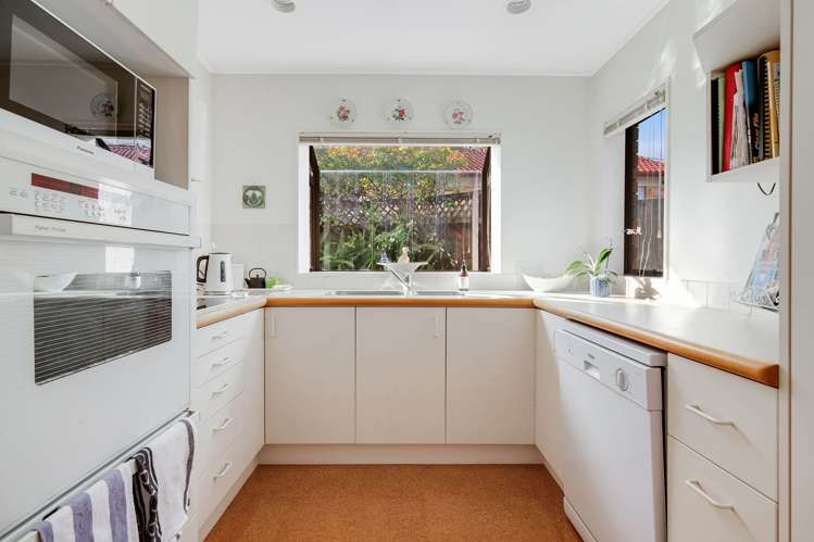 2/32a Howard Road Northcote_7