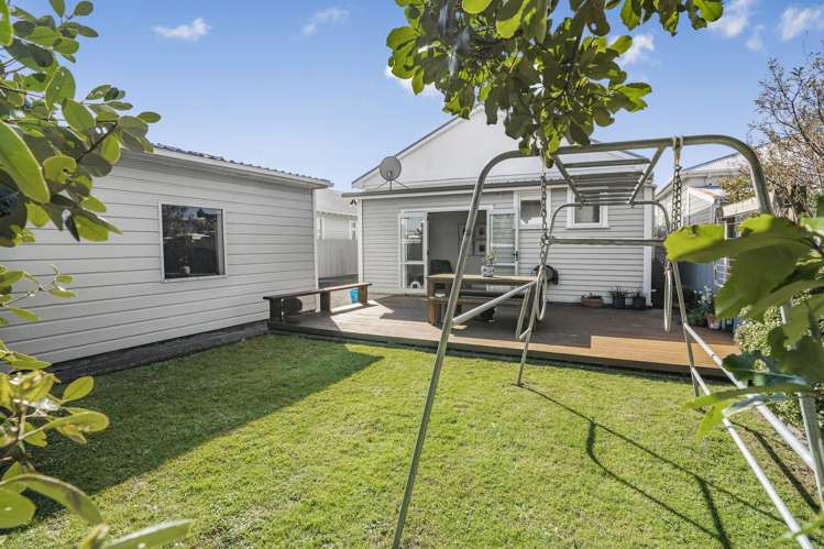 12 Huia Street Petone_22