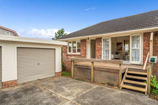 Sunny 2 bedroom unit in DOUBLE Grammar zone