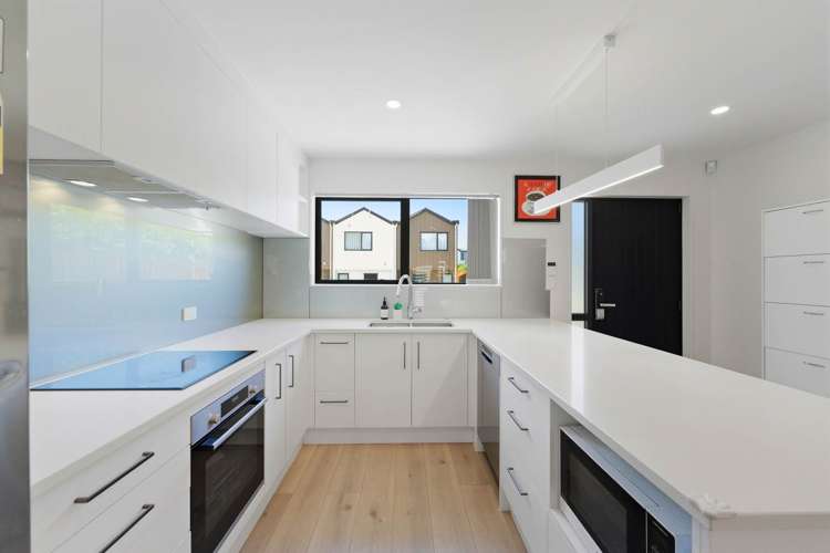 7/67 Royal View Road Te Atatu South_1