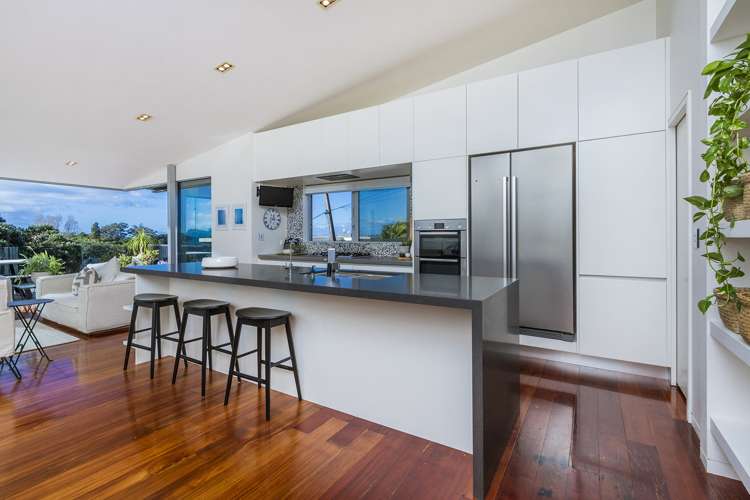 63 Beach Road Castor Bay_13