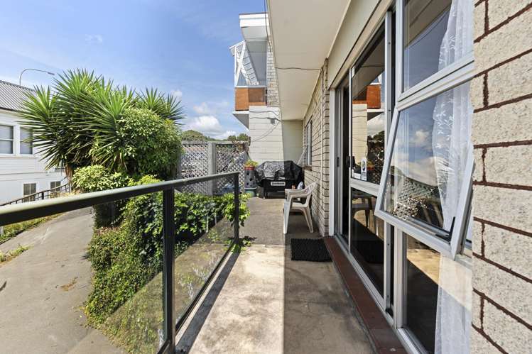 2/194 Powderham Street New Plymouth Central_16