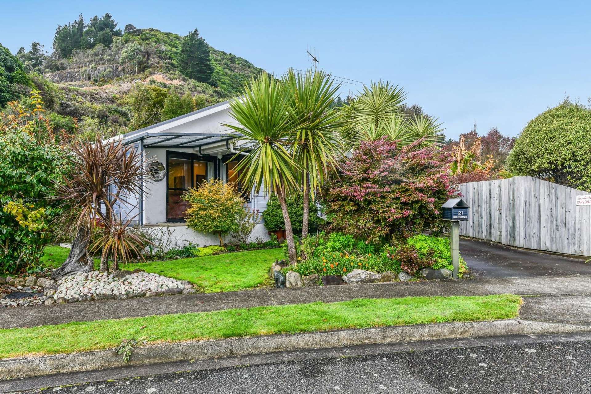 21 Clifford Avenue 10796_0