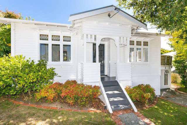 Beautiful 4 brm bungalow, handy Karori location