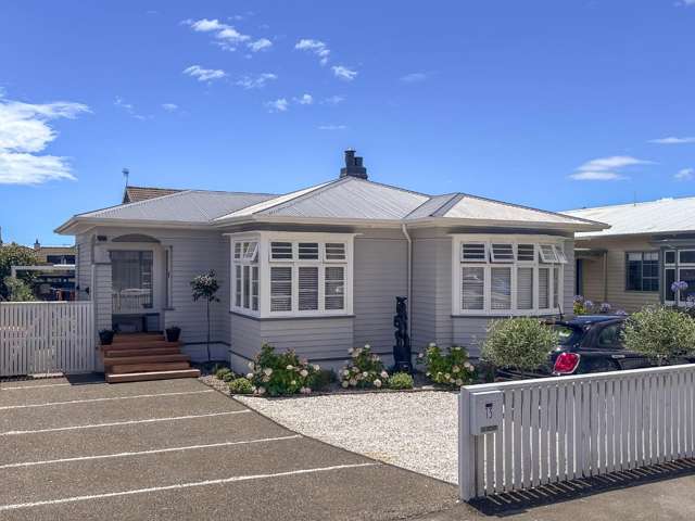 Sun-baked, Easy-care & Located In the Wood