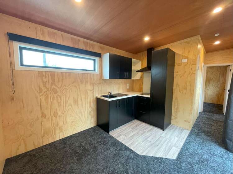 2/15 Paritutu Road 2164_2