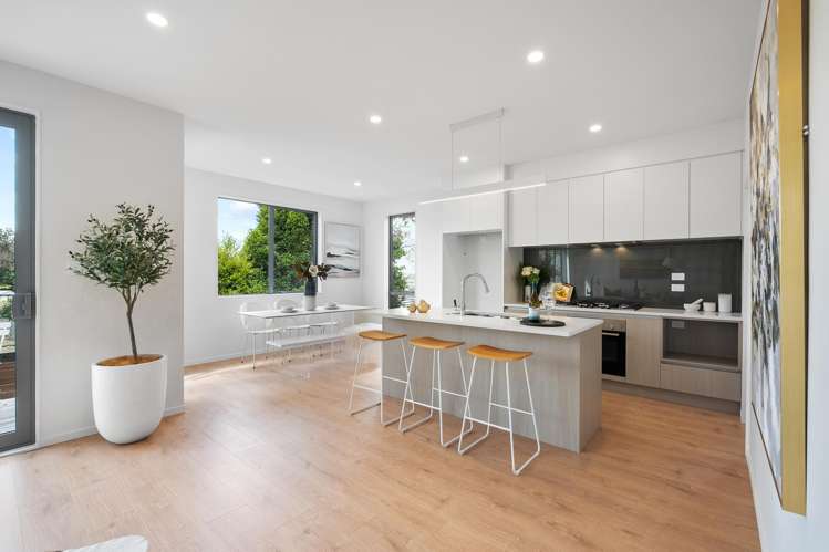 144 Oaktree Avenue_0