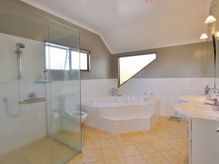 1/30 Kurupae Road Hilltop_16