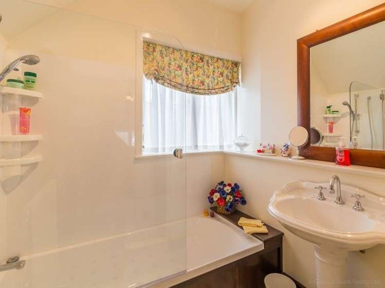 56 Barton Road Heretaunga_12