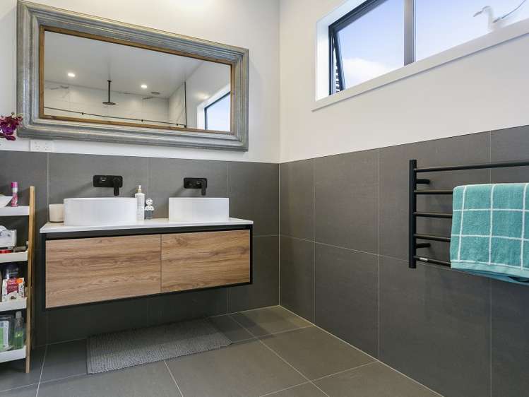 5 Alan Livingston Drive Cambridge_13