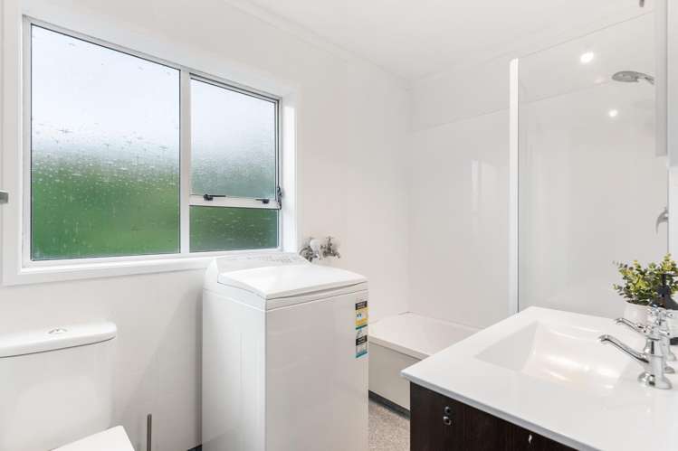 6B Ely Grove Wainuiomata_9