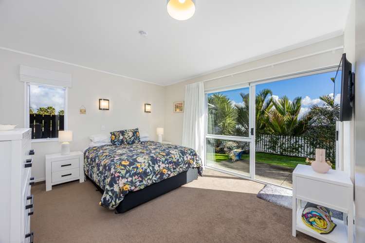 2/984 Whangaparaoa Road Manly_13