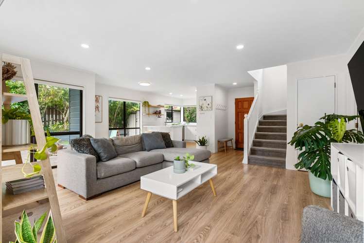 13a Pinewood Grove Botany Downs_1