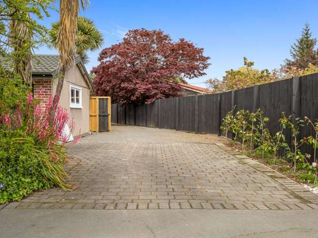 588m2 ( approx ) in an established suburb