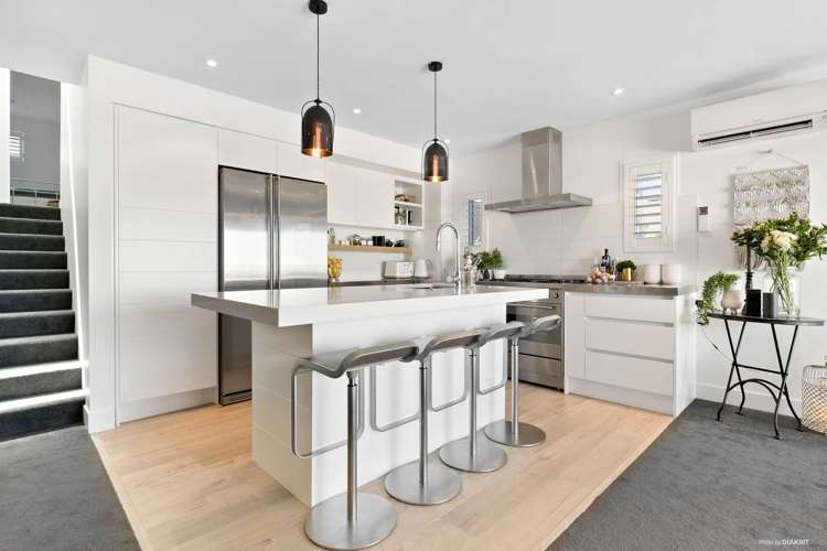 2/4 Huka Road Birkenhead_10