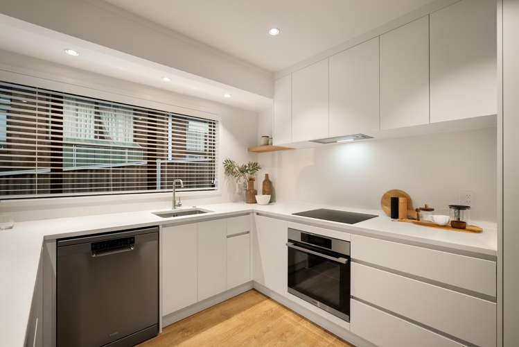 2/159 Norman Lesser Drive Saint Johns_13