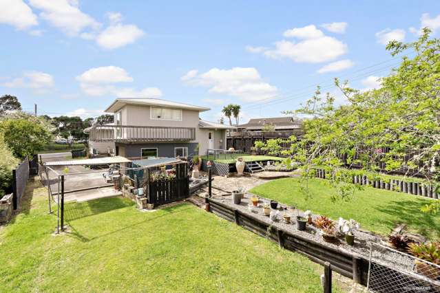 64 Flanshaw Road Te Atatu South_1