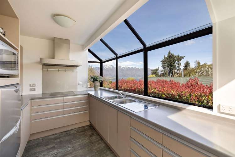 9 Greenstone Place Fernhill/Sunshine Bay_4