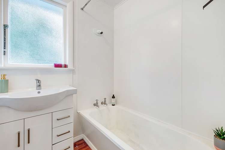 14 Durham Street Cannons Creek_17