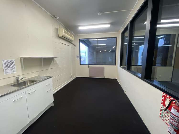 20 Kingsford Smith Street Rongotai_4