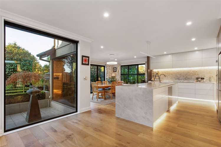 2 June Gardens Northwood_6