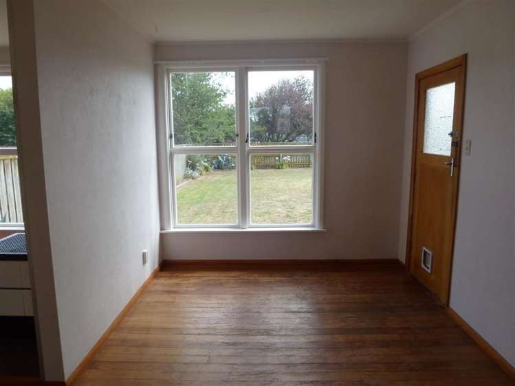 38 Devon Crescent Bulls_7