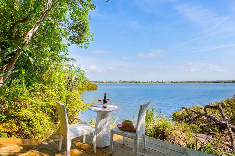 47 Chatham Avenue Paremoremo_0