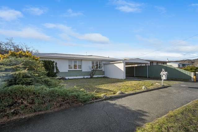 Tidy, timeless, and ideally located