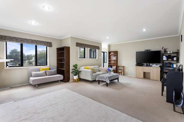 131 Fernhill Way Oteha_4