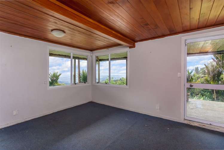 471 Scenic Drive Waiatarua_11