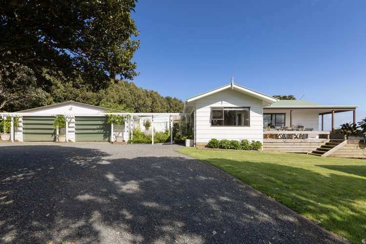 216 Constable Road Muriwai Beach_14