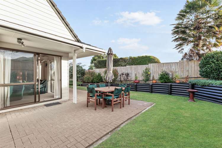 2/6 Pinewood Grove Botany Downs_15