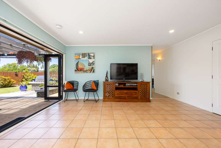 5 Alec Craig Way Gulf Harbour_19